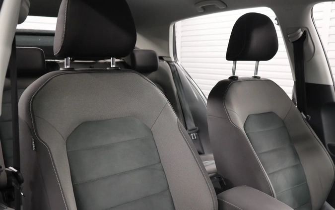 Volkswagen Golf cena 59999 przebieg: 116000, rok produkcji 2018 z Bodzentyn małe 172